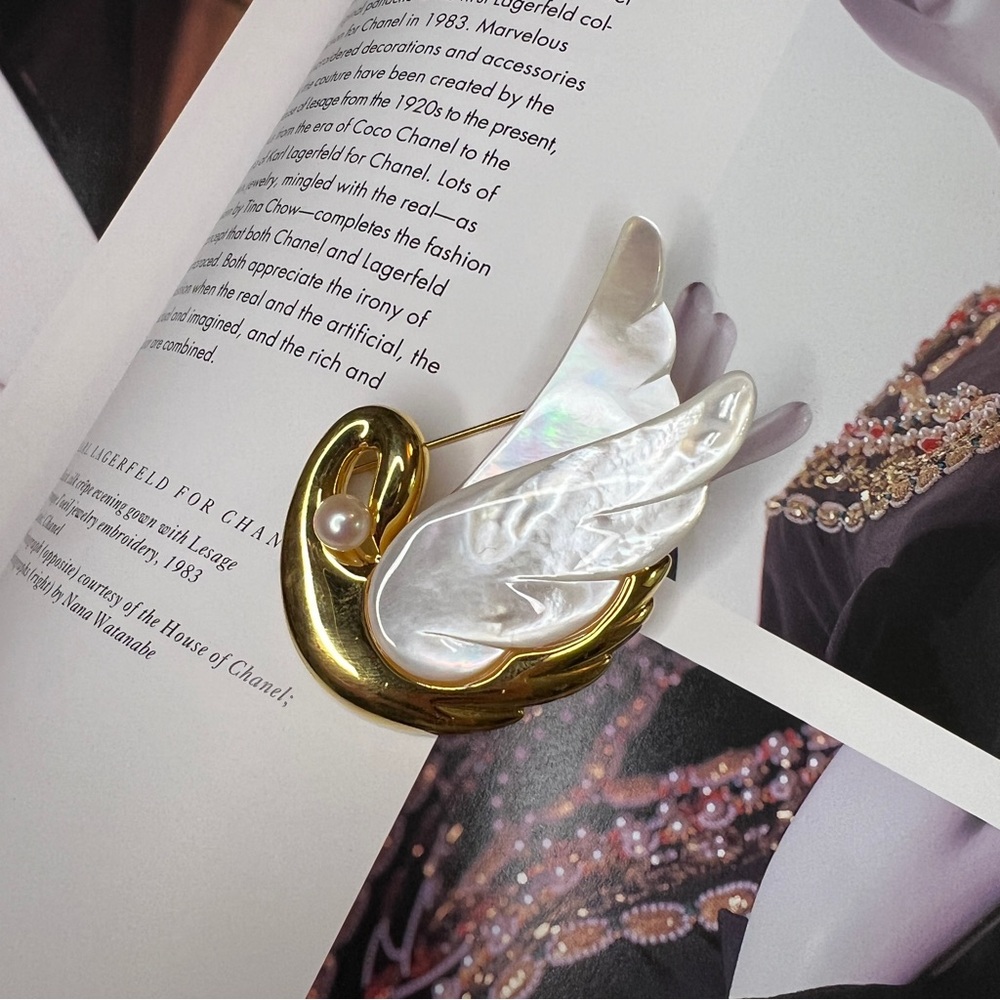 Vintage TASAKI Elegant Gold & Pearl Swan Brooch